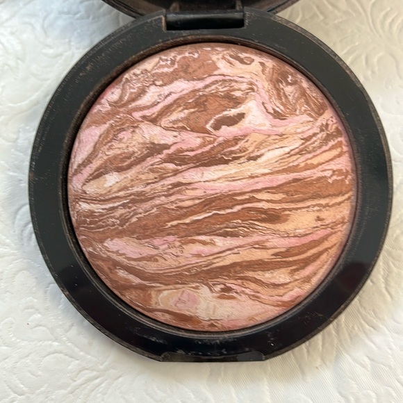 Laura Geller Bronze-n-Brighten Baked Bronzer - Bronze - Picture 3 of 4